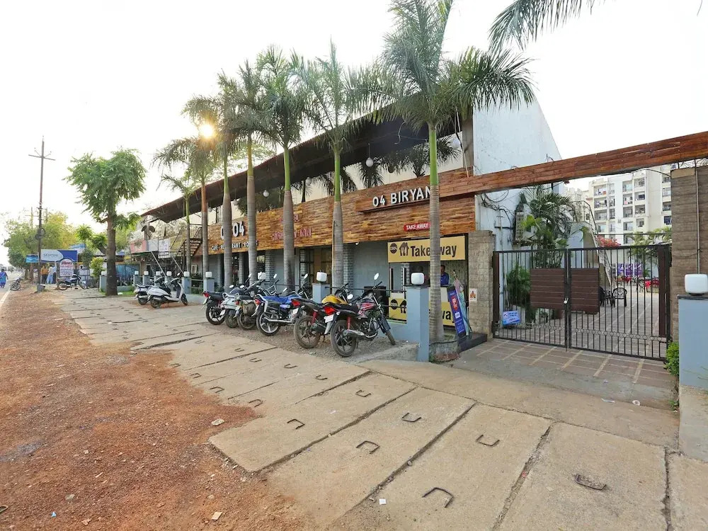 OYO 4939 Hotel Highway Inn