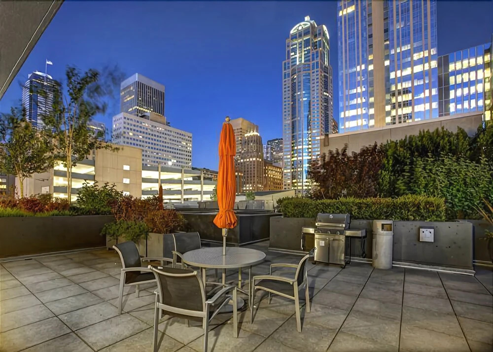 Newmark Seattle Luxury Retreat - One Bedroom Apartment with Balcony