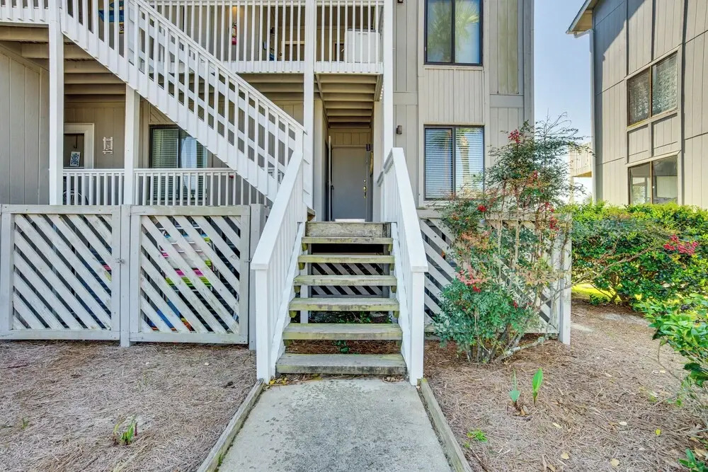 Harbor Island Condo With Deck - Steps to Beach!
