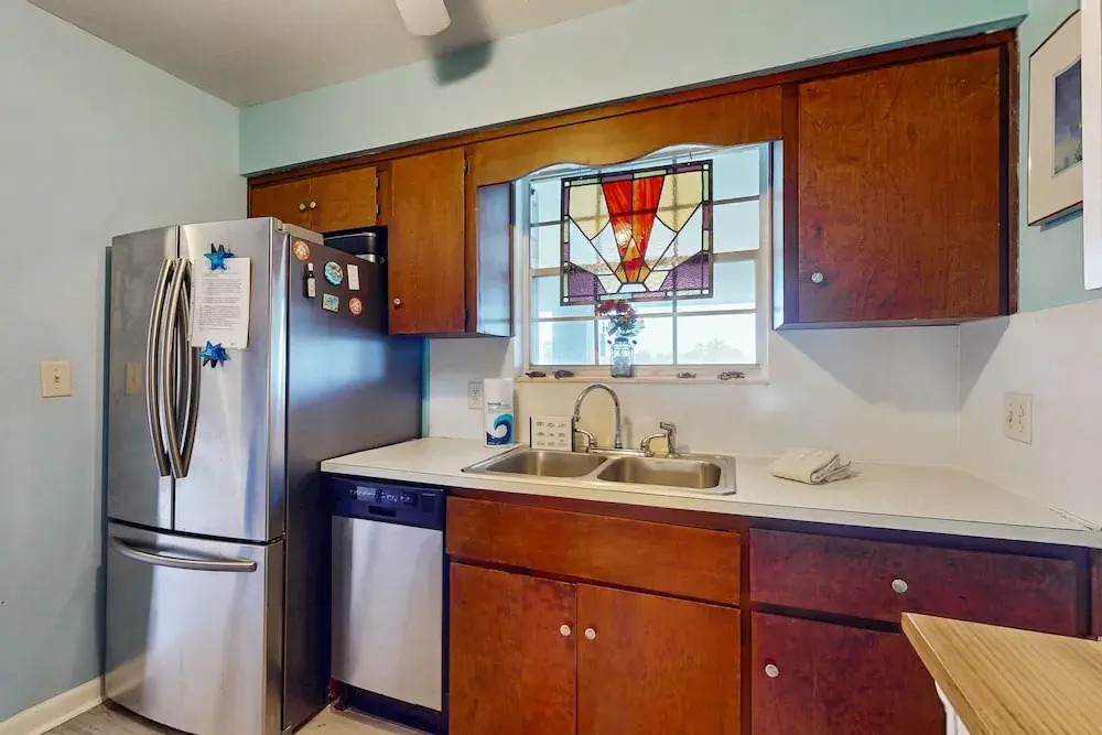 Cozy Condo With Balcony, Walking Distance to Conch House and Wifi