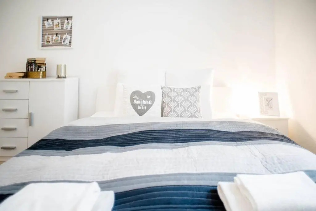 Comfy, renewed 3 bedroom apt in center