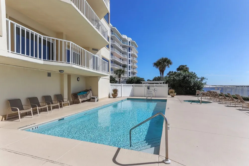 Waterview Yacht Club 532 is a 3 BR with Stunning views of the Pass by RedAwning