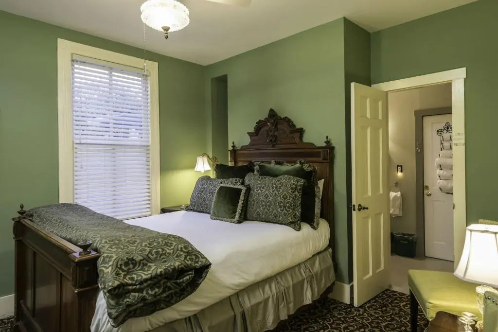 Carriage Way Inn Bed & Breakfast Adults Only - 21 years old and up