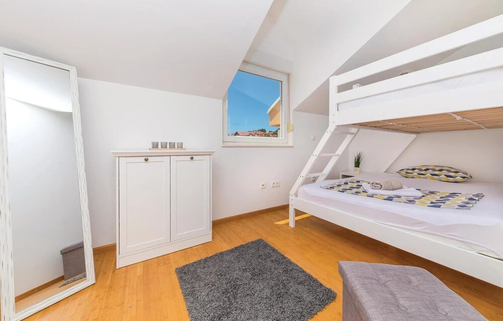 Stunning Apartment in Okrug Gornji With 3 Bedrooms and Wifi