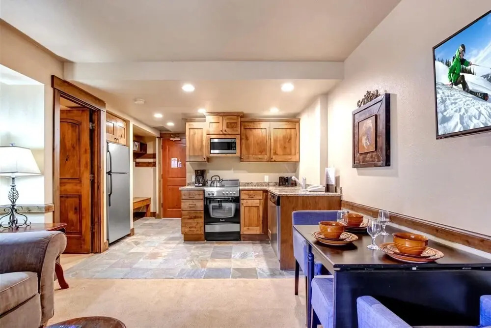 K B M Resorts- Cbi-202 Upgraded 1bd, Wood Fireplace, Full Kitchen, Wifi, Walk to Slopes!