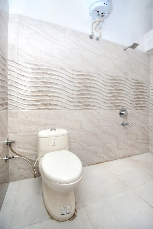 OYO 31031 Ds Royal Guest House