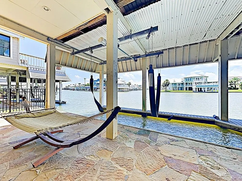 4121 West Bayside Way Home