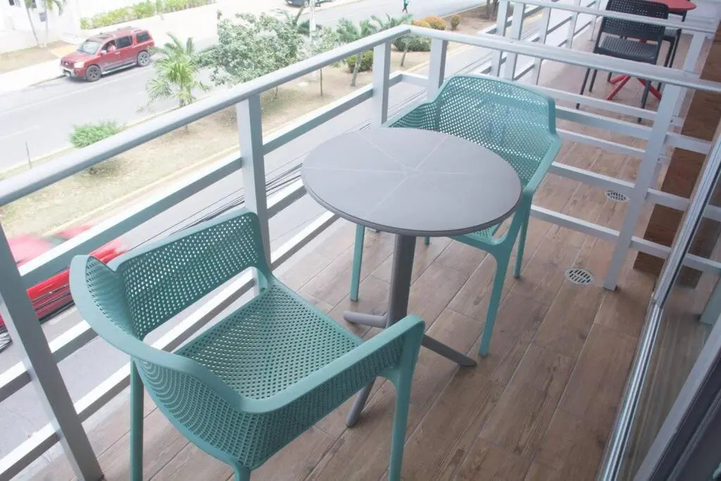 G208N Gallery Luxury Condo 5stars. Walking to the beach.