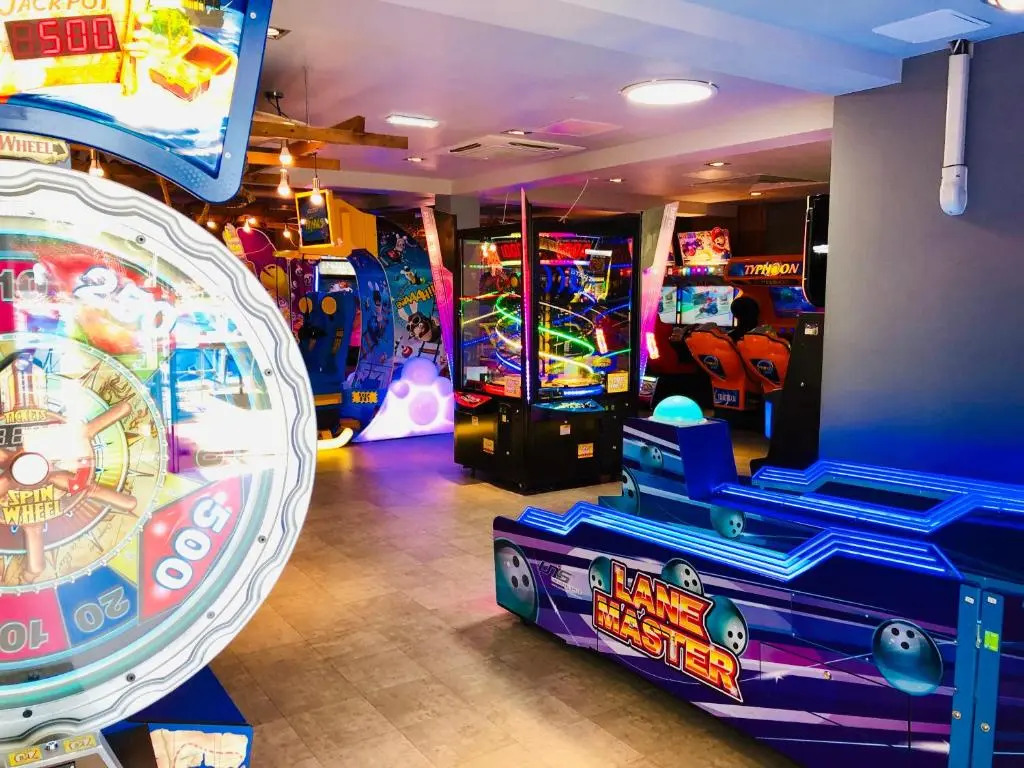 Family Seaside Retreat Private Stay at 5-Star Rockley Holiday Park Poole