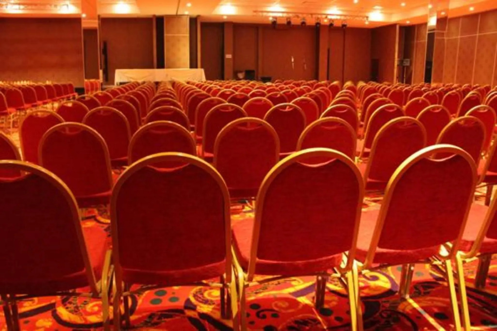 Howard Johnson Hotel & Casino