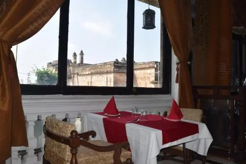 MPT Sheesh Mahal, Orchha