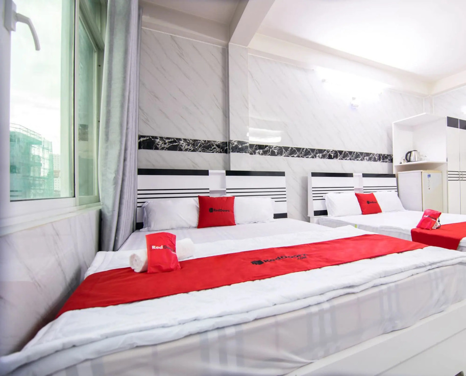 RedDoorz Plus near Ben Thanh Market