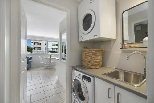 Renovated Moololaba Unit 100m To Beach
