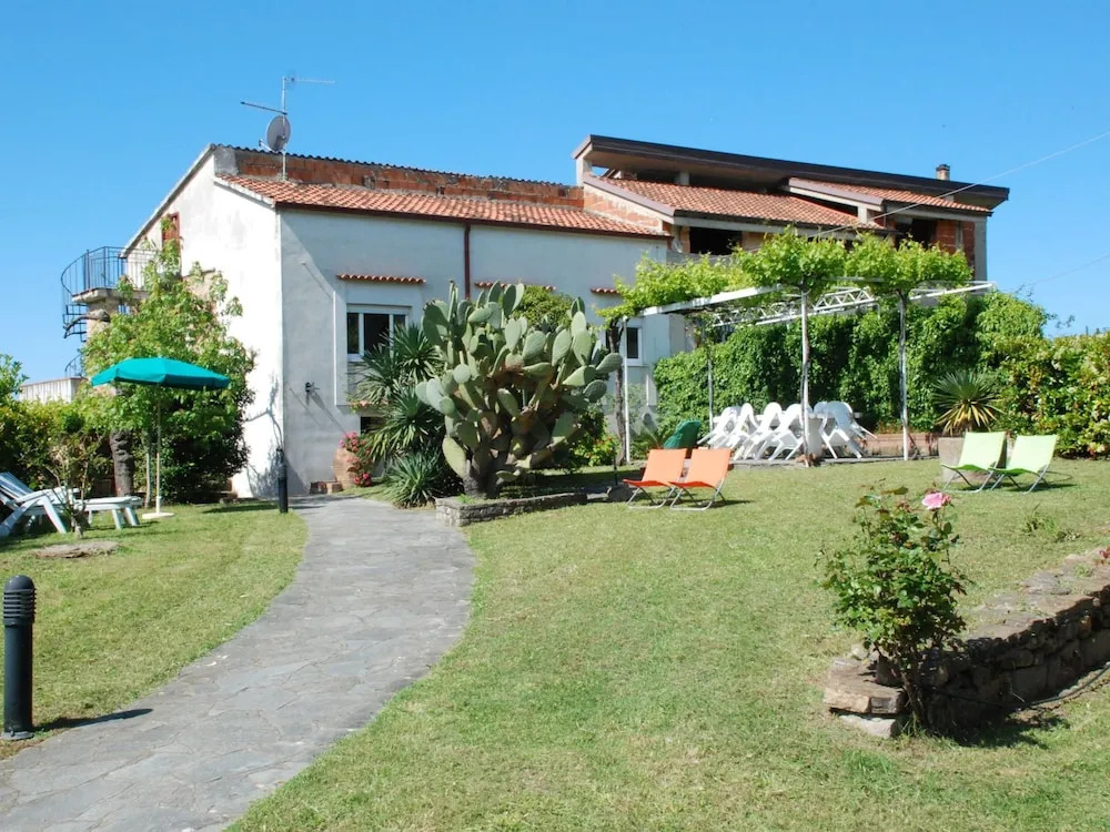 Villa in Velia near Roman Ruins and Beach