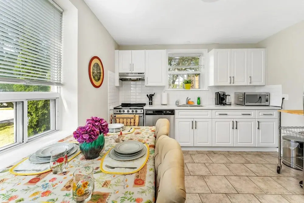 Private 2bdrm Newly Renovated - Furnished apt - U3