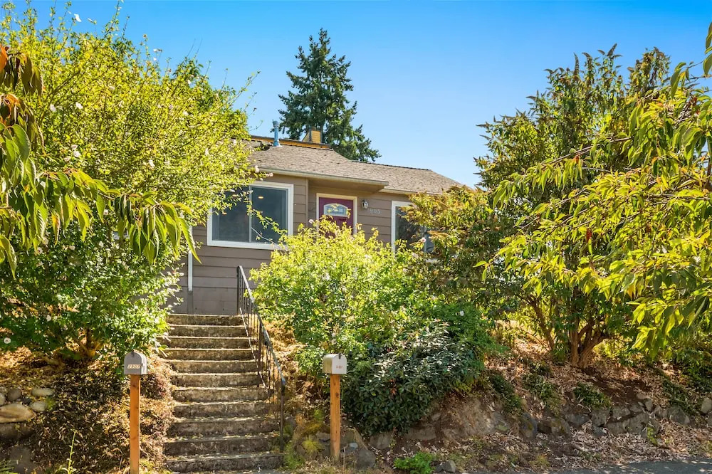 Seattle Vacation Home: The Autobahn