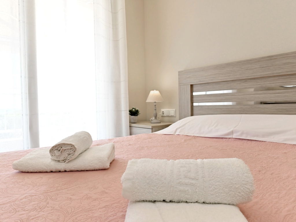 Sabbia Seafront Apartment 3 by TravelPro Servi...