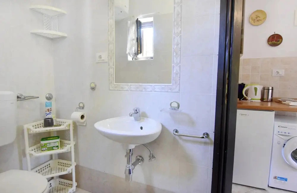 Cozy Studio With Garden Terrace in Zambratija
