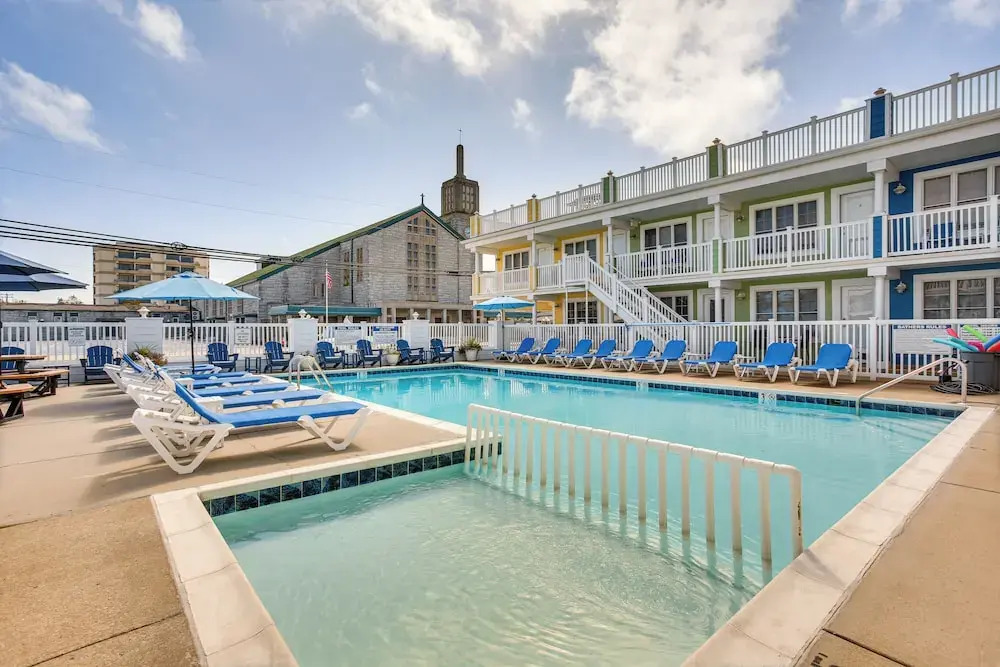 Walk to Beach: Poolside Condo in Wildwood Crest!