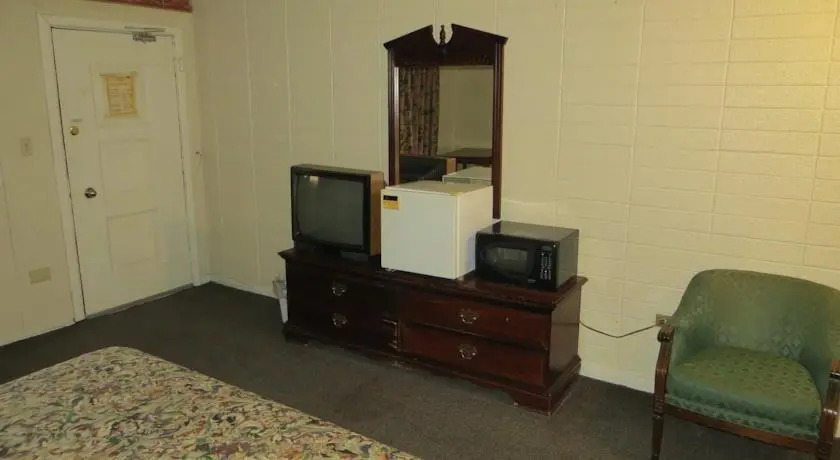 Deluxe Inn - Knoxville