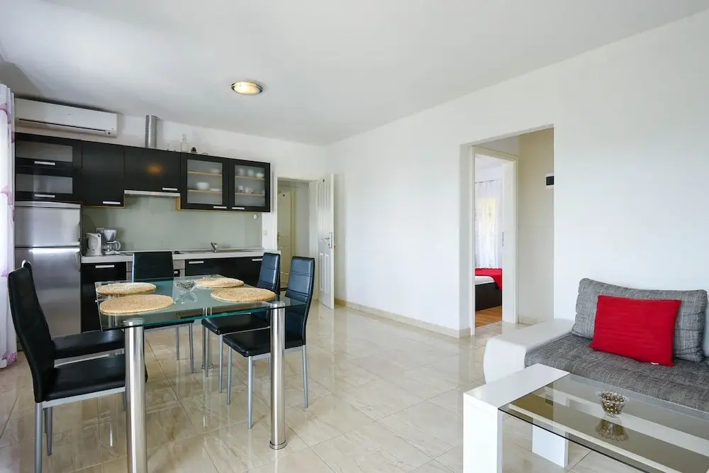 Apartments Trstenica