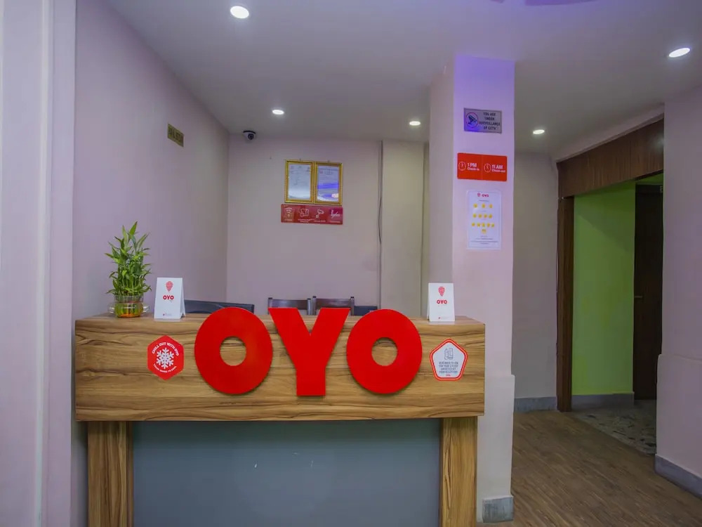 Oyo 146 Somewhere Hotel & Restaurant