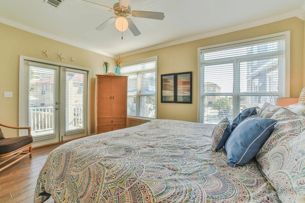 Ocean View Abode Luxurious 4bd, Walk to Beach!