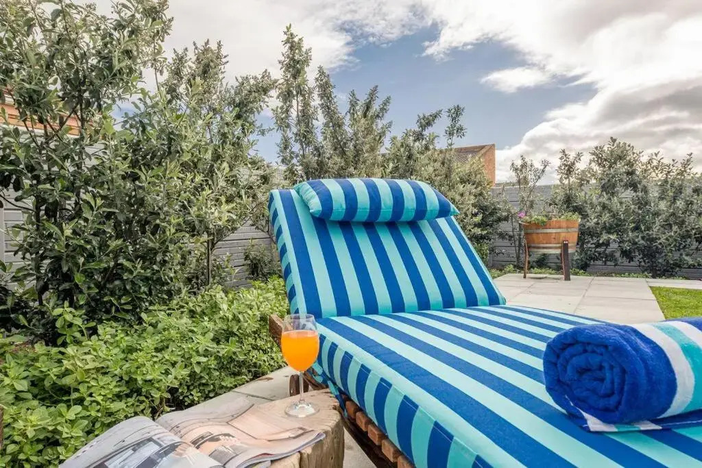 Chateau Libertas - Brand NEW family home with pool