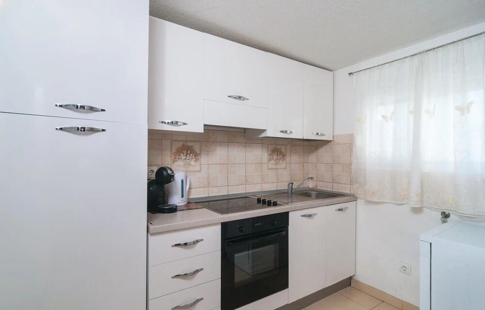 5 Bedroom Cozy Home In Stomorska