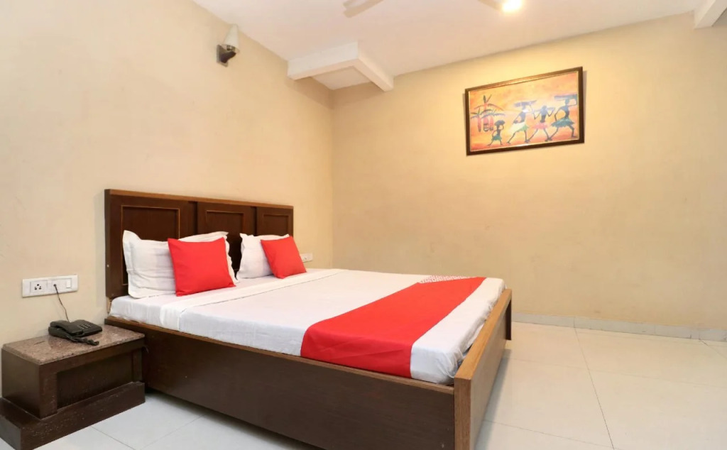 Hotel Bombay Regency by OYO Rooms