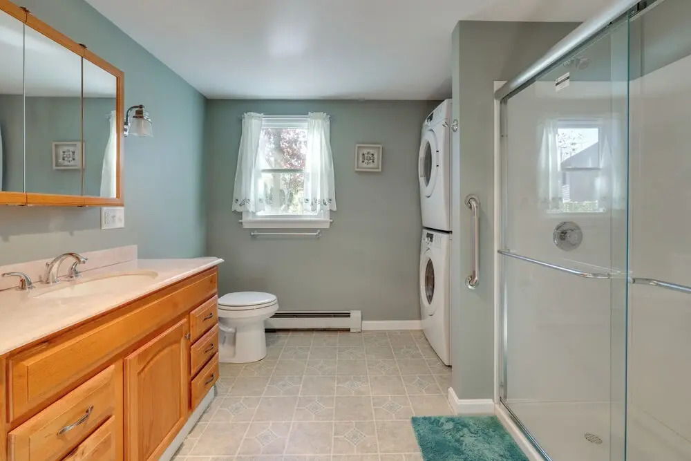 6 Mi to Beach: Home w/ Deck in Brewster!