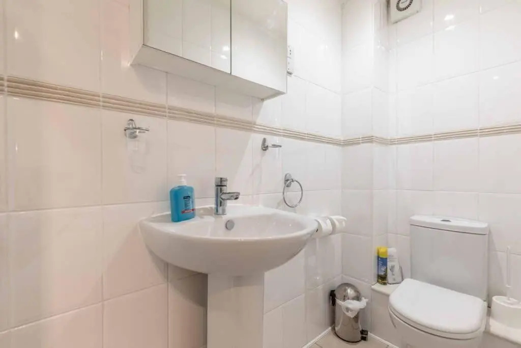 4 Bed 3 Baths in CENTRAL WINDSOR! WALK 2 ALL THE SIGHTS! LEGOLAND 5 MIN DRIVE