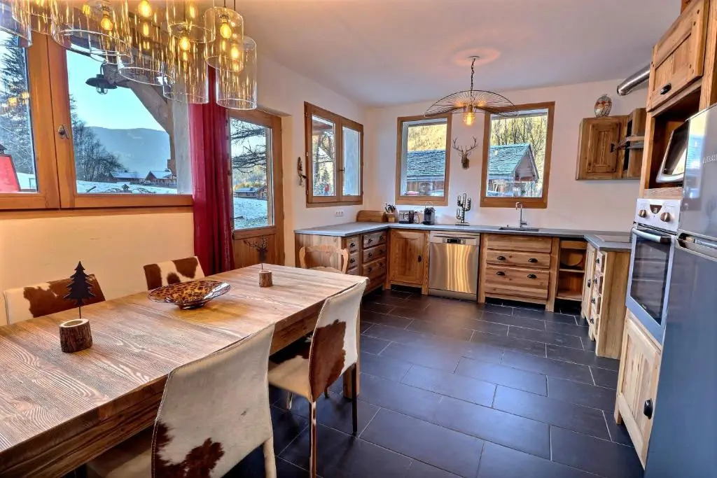 Warm & Cosy 3BR Chalet w/ Fireplace in Nature