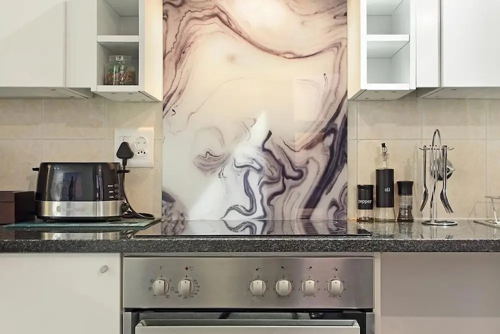 The Bays B202