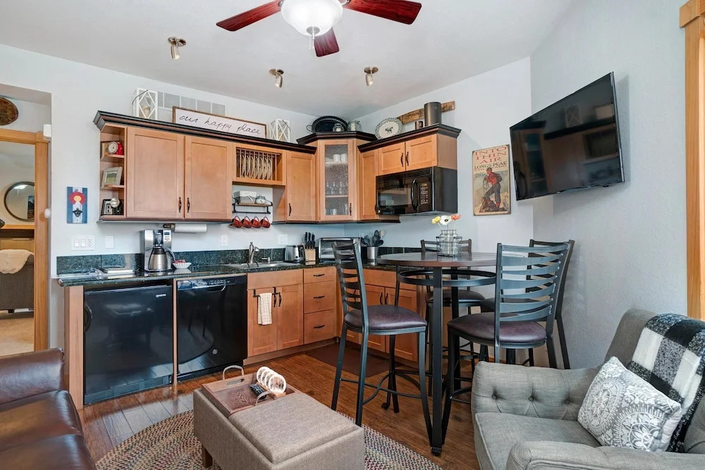 Emerald Mountain 28C 1 Bedroom 1 Bathroom Condo