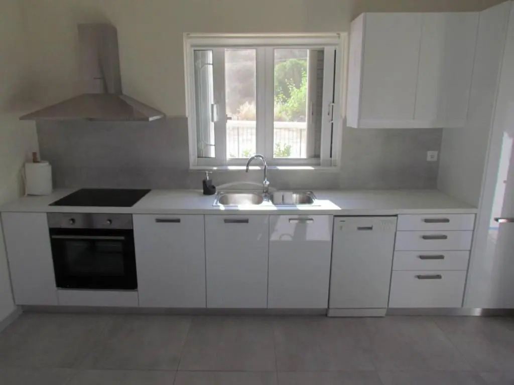 Beautiful 3-Bed House in Chania with garden
