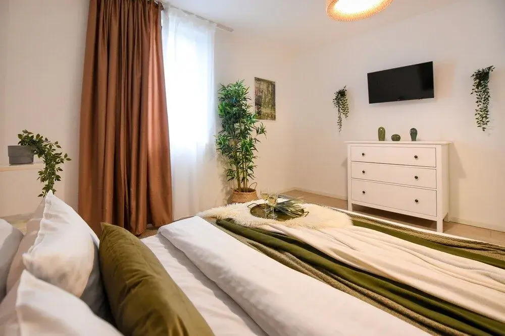 The Comfy Spot. 1 BR with Parking Included