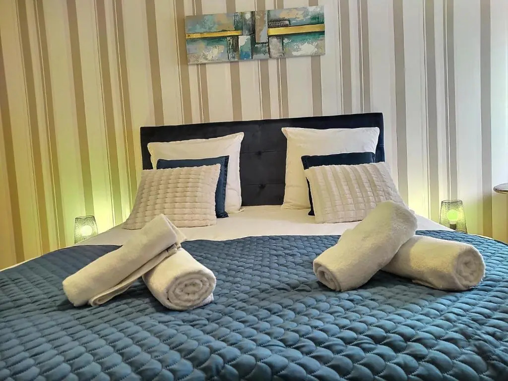 Chambre dhôtes de Verdigné Piscine chauffée Parking Wifi