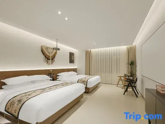 Yunfan Smart Cinema B&B