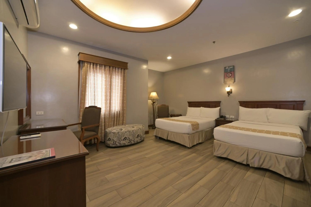 Paragon Hotel and Suites