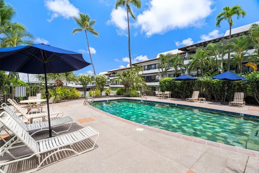 Oceanfront Complex - Updated Ground-floor Condo w/ AC & 2 Pools - Vrkcv