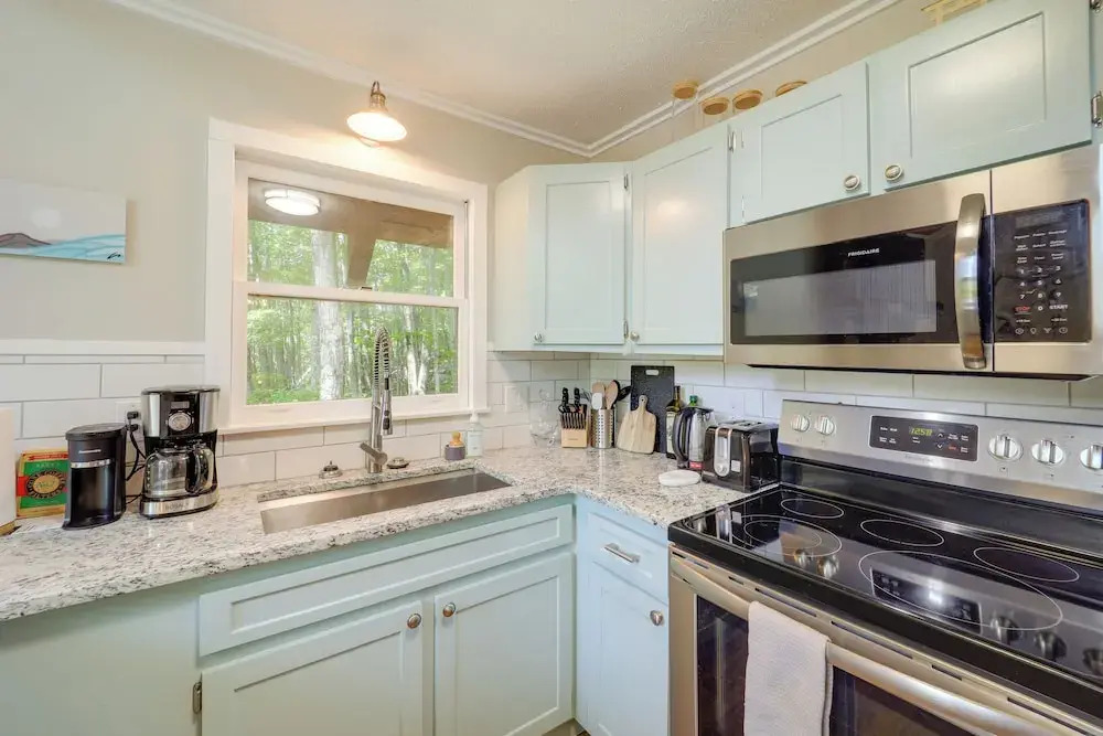 Wooded Retreat w/ Decks & Views in Beech Mountain!
