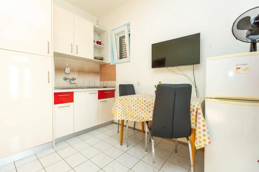 Vesna - 100 m from sea - A1(2+1)