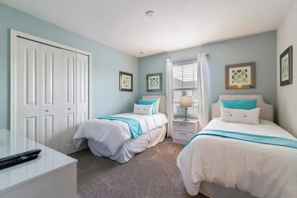5-Bed Th, Well Appointed & Sure To Please! 1551 Sd Townhouse