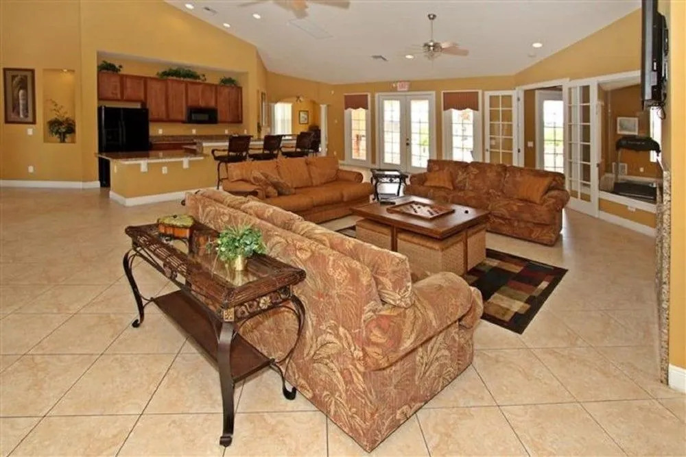 4 Bedrooms Vacation Home by RedAwning