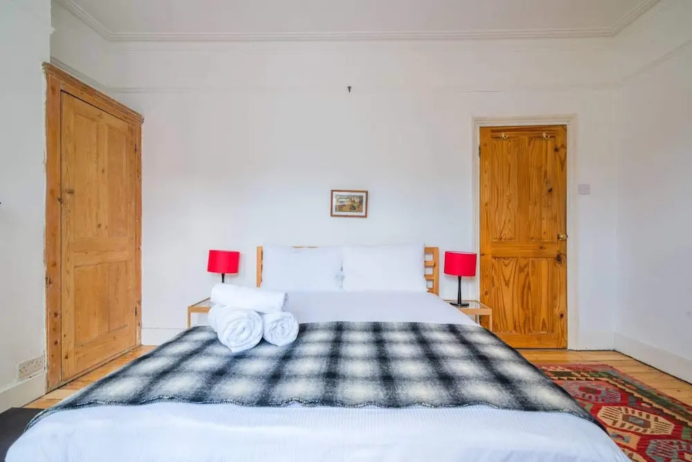 Homely and Spacious 4 Bed, up to 7 Guests, Dalston