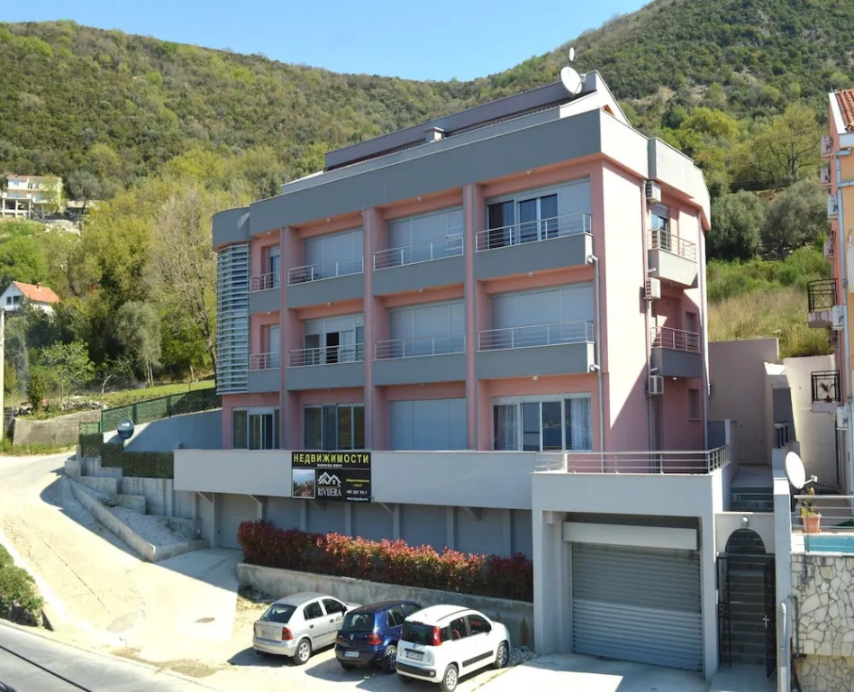 Anika Apartment