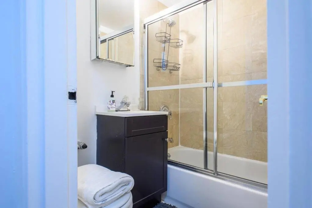 350-1a Gramercy New 1BR Sleeps4 Newly Furnished