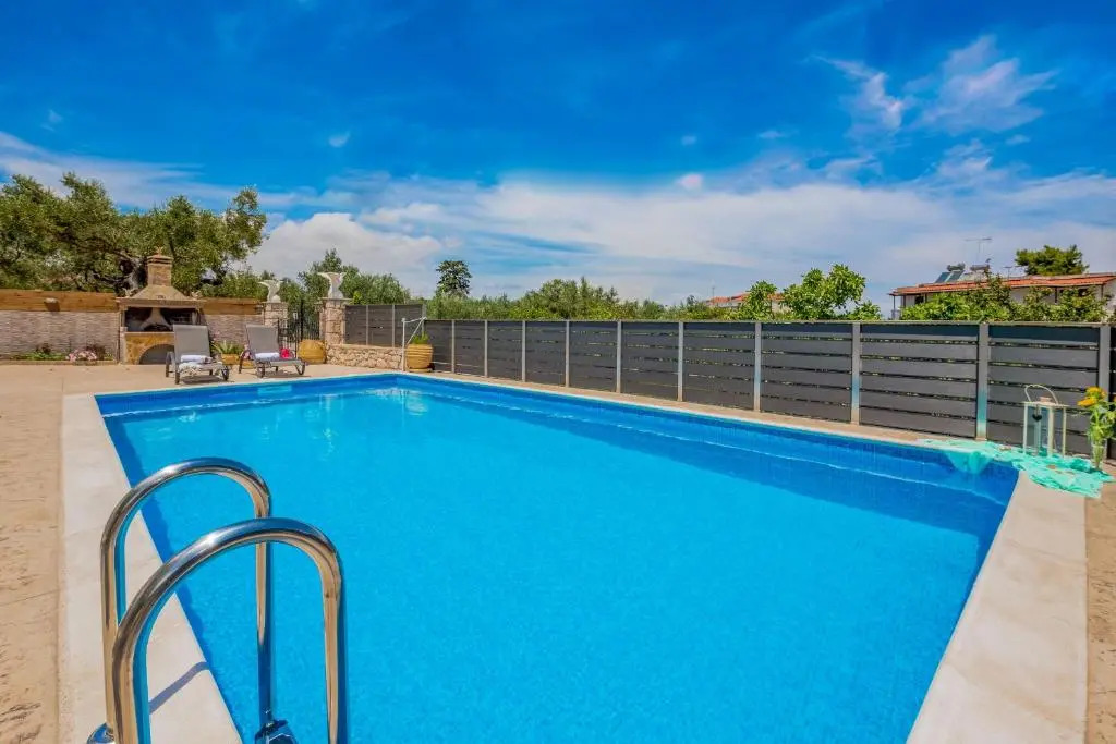 Costas Studios - 450m from Argassi center, by ZanteWize