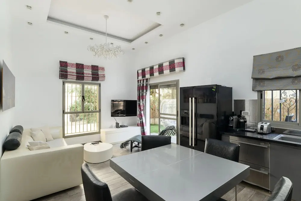 Family Apt & Private Garden near Beach by FeelHome